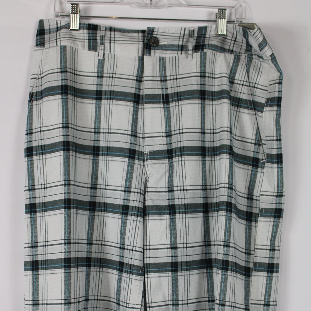 NWT BKE Athletic Fit Men's 33 Dixon Plaid Flat Front Hybrid Shorts.